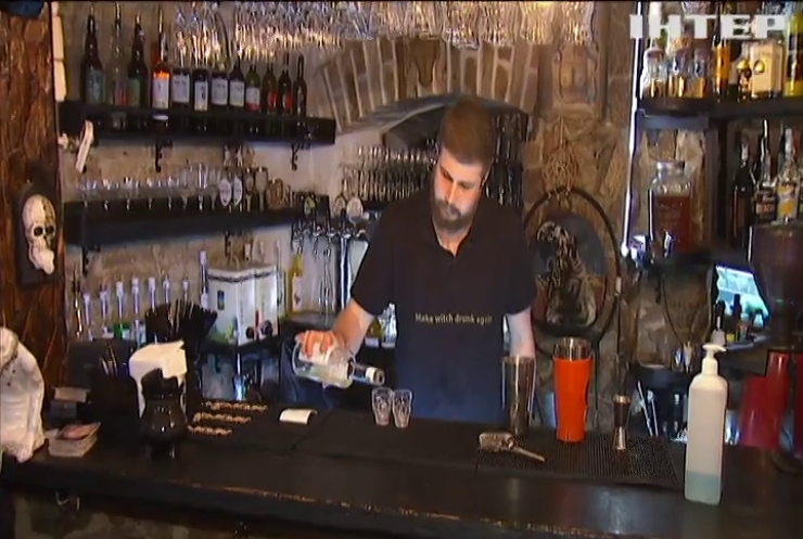В одному зі столичних барів готують незвичні коктейлі