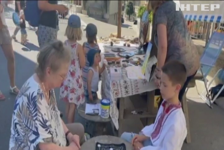 Український школяр збирає гроші для ЗСУ грою в шахи у Швейцарії