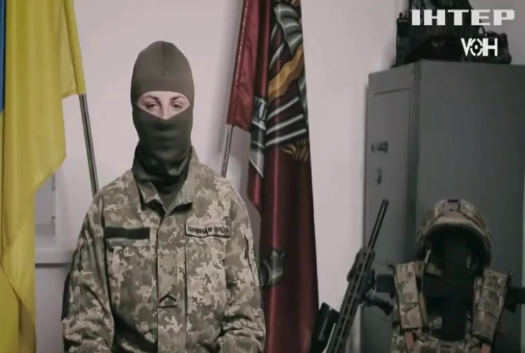 У Києві започаткували соціальний проєкт із пошиття військового одягу для дівчат