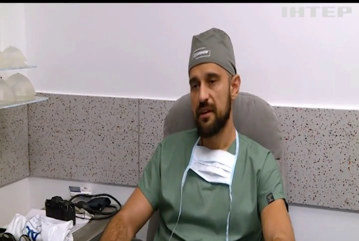 В Одесі пластичний хірург безкоштовно оперує постраждалих від ракетних ударів