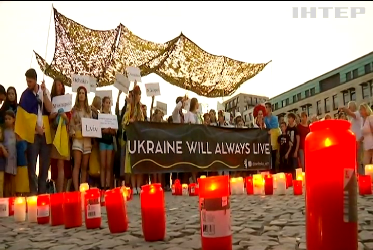 Хода свободи та живий ланцюг в самому центрі Берліна: як відзначали українці День Незалежності у Німеччині