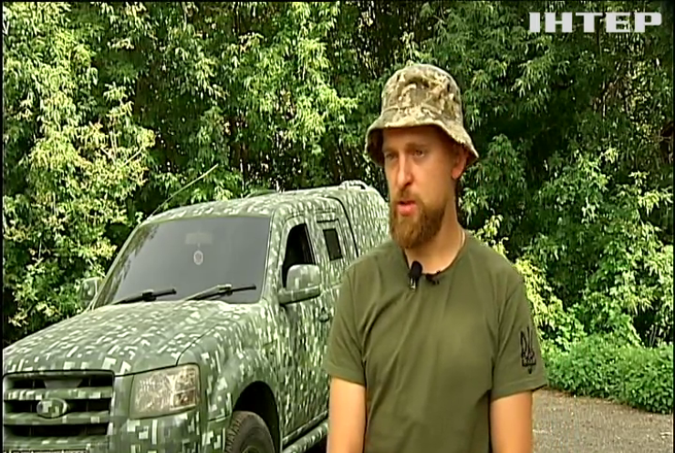 Фронтові джипи: "на колеса" українську армію пересаджують усією країною