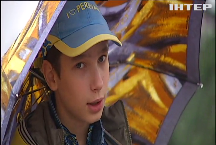 12-річний волонтер з Києва допомагає ЗСУ за будь-яких погодних умов