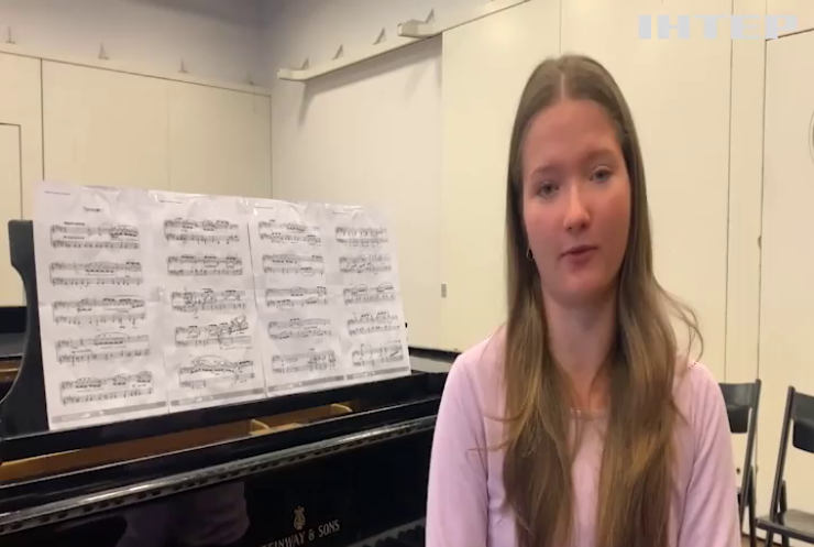 15-річна піаністка з України навчає малюків у Швейцарії