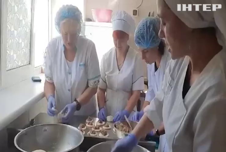 Освітяни Одеси розвезли по лікарнях їжу для поранених бійців