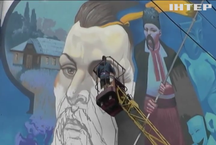 У Кропивницькому художник-мураліст із Харкова подарував місту нову окрасу