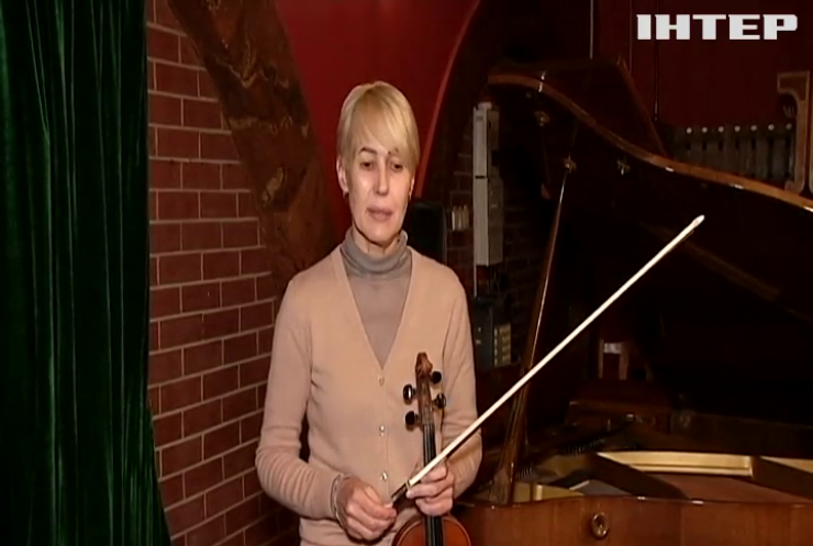 Скрипалька Маріупольської камерної філармонії виступає по всій Україні
