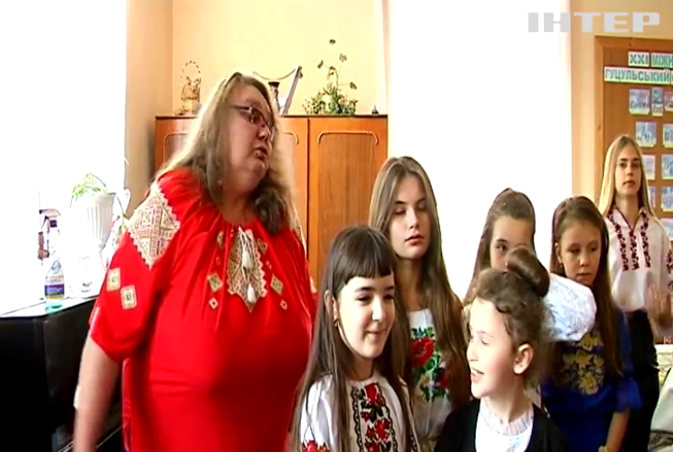 На Буковині діти беруть участь у різноманітних міжнародних конкурсах, аби піснею донести світові про війну в Україні