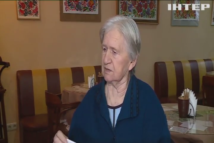 Бабуся-майстриня продає свої скарби, аби повернутися додому у Словʼянськ