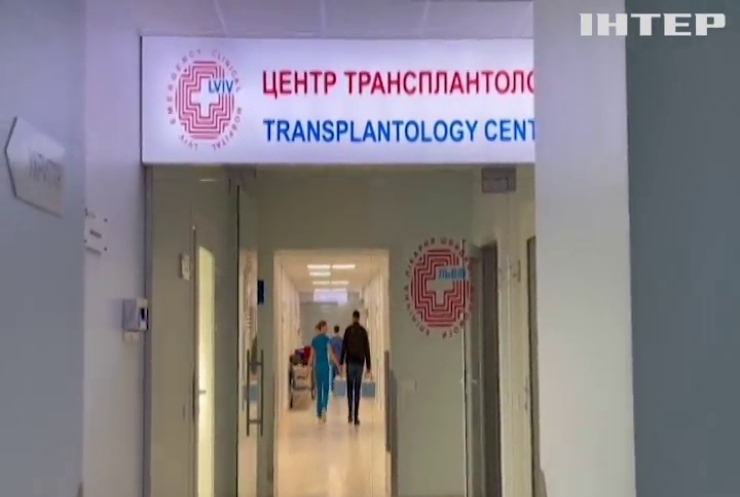 Українські лікарі продовжують рятувати життя попри екстримальні умови роботи