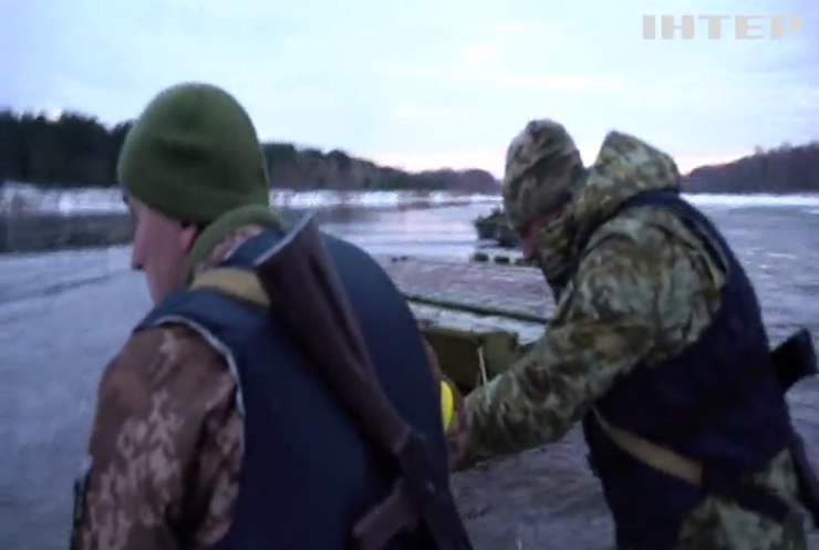 Українські захисники відпрацьовують навички ведення оборонних дій на кордоні з білоруссю