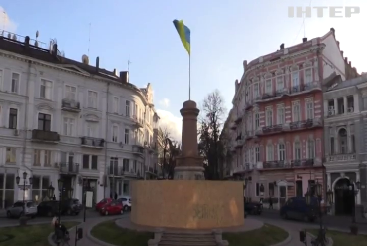 В Одесі демонтували пам'ятник російській імператриці