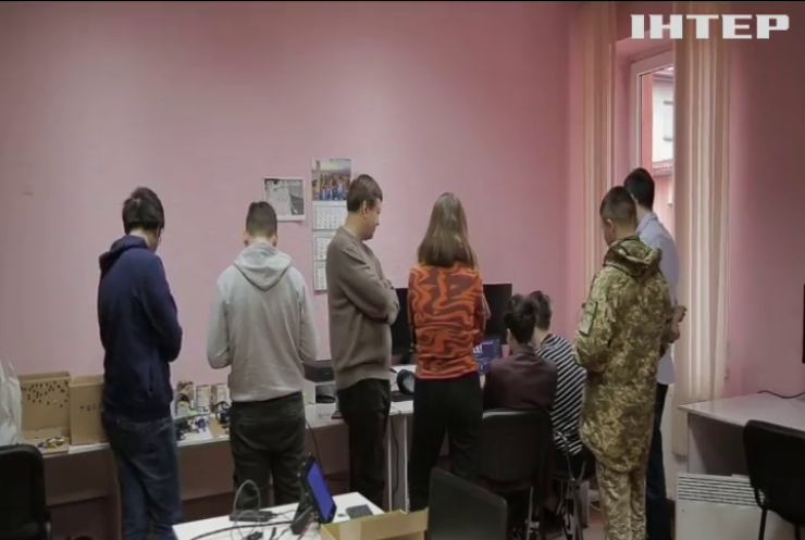 У Чернівецькій області сотні волонтерів разом із айтівцями і правоохоронцями щогодини працюють на інформаційному фронті