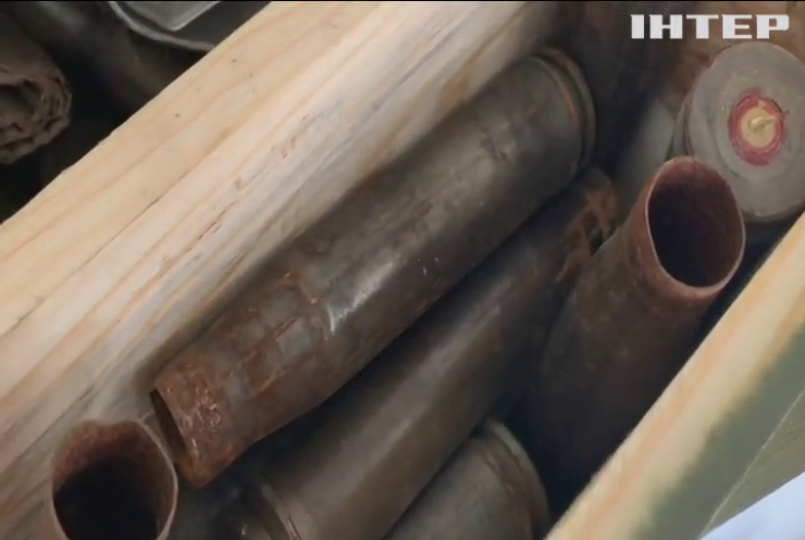 У Львові волонтери виготовляють меблі з ящиків з-під снарядів та гільз