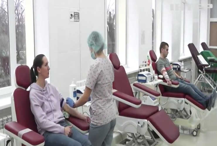 Жителі Кропивницького здають кров на потреби поранених бійців та пацієнтів міських лікарень