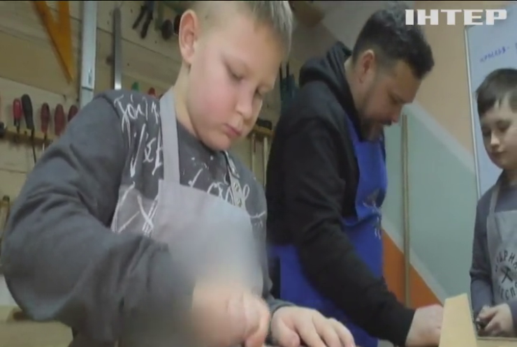 "Мудрий тесля": переселенець з Луганська відкрив майстерню у Черкасах