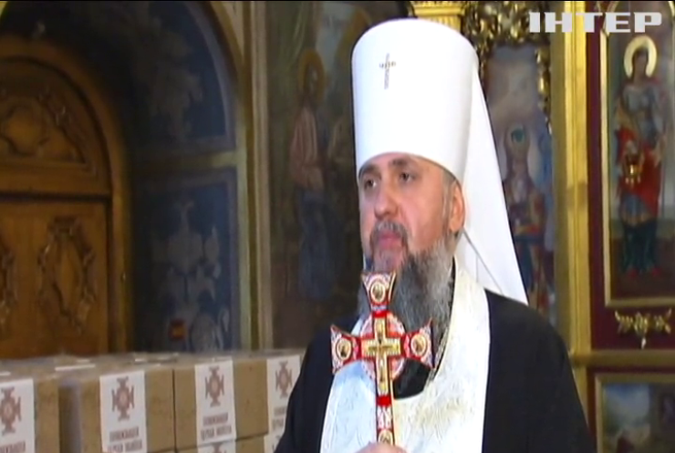 Предстоятель Православної Церкви України митрополит Епіфаній освятив тисячі великодніх хлібів для військових на фронті