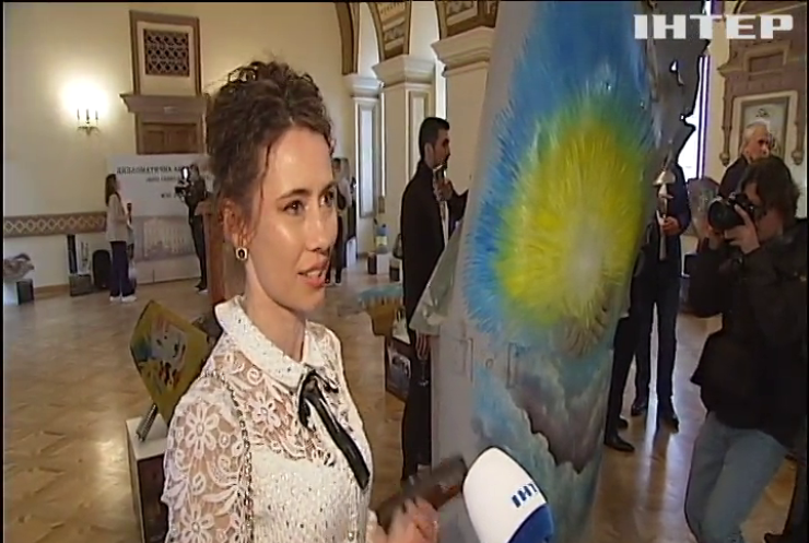У Києві відкрили виставку, на якій замість полотен - залишки відпрацьованих ракет і снарядів