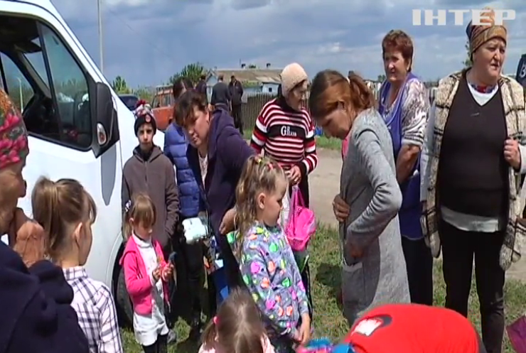 Більше тисячі іграшок передали американські благодійники українським дітям
