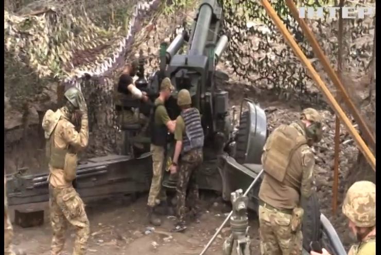 Ворог тисне одразу на кількох напрямках: як працюють українські "боги війни" - артилеристи