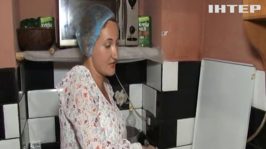 Закарпатки готують домашні голубці і відправляють військовим на фронт