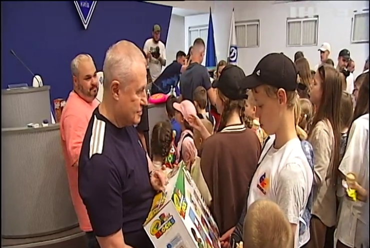 Діти з окупованих територій України та ті, хто втратили батьків на війні, стали гостями свята на стадіоні "Динамо"