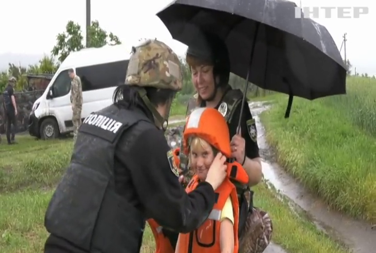 Влада закликає сім'ї з дітьми евакуюватися із Запоріжжя