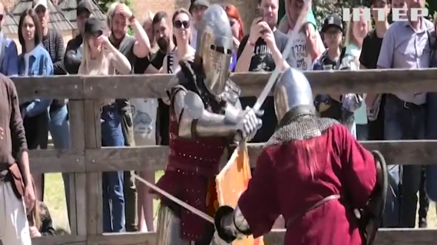 У замку Любарта провели благодійний лицарський турнір, на який з'їхалися учасники з різних міст України