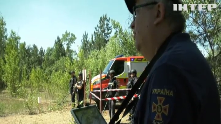 Запорізькі ліси потерпають від російських окупантів: як надзвичайники шукають небезпечні снаряди 
