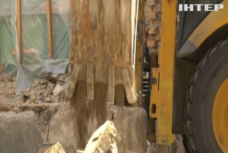 У Запоріжжі почали відновлювати будинки, пошкоджені російськими ракетами