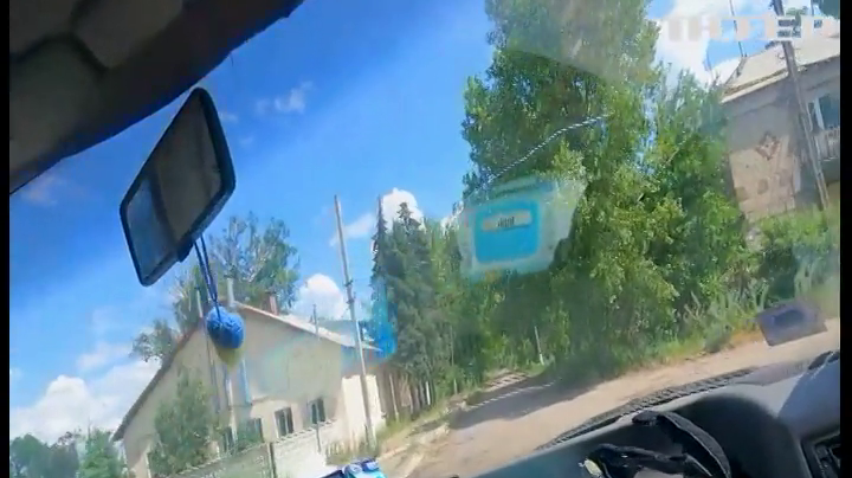 Підрозділ поліцейських "Білі янголи" вивозить цивільних з найбільш небезпечних зон Донеччини