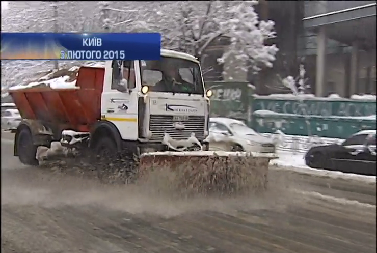 У Києві сніг розчищатимуть 500 одиниць техніки