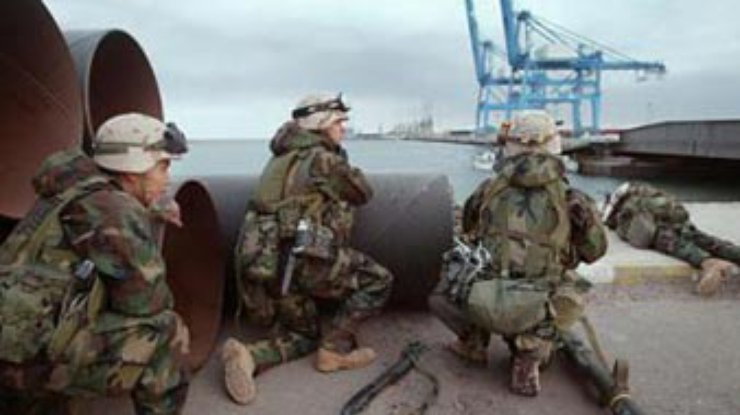 Иракская армия пытается отвоевать порт Умм-Каср
