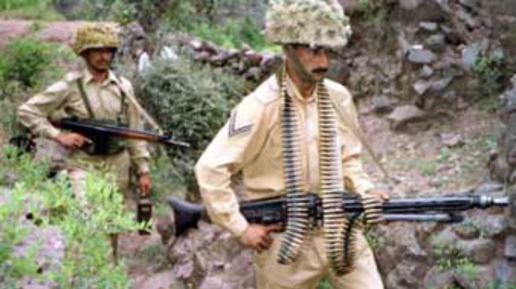 Пакистан выдвинул войска к границам с Индией