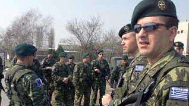 НАТО передала командование миротворческой миссией в Македонии Евросоюзу