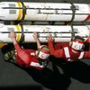 США используют кассетные бомбы, похожие на гуманитарную помощь