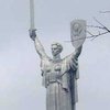 Неизвестный упал с монумента "Родина-мать" в Киеве