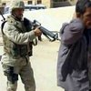 Американские военные издеваются над иракскими военнопленными