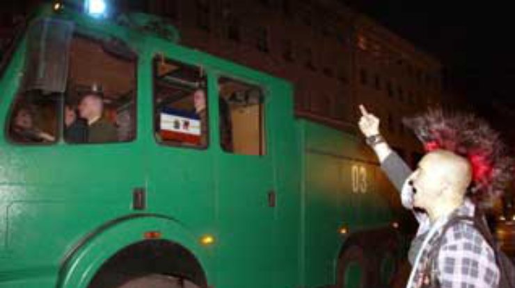 Празднование вальпургиевой ночи в Берлине закончилось столкновениями с полицией