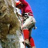 В США альпинист отрезал себе руку, чтобы освободиться из-под камня