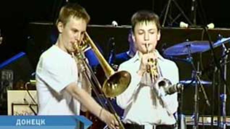 В Донецке проходит третий международный фестиваль "ДоДж - 2003"
