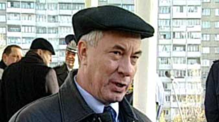 Азаров отбыл в Минск для переговоров