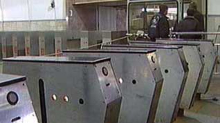 Убегая от дежурного, безбилетник попал под поезд метро