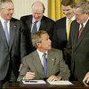 Буш подписал закон о сокращении налогообложения в ближайшие 10 лет на 350 миллиардов долларов