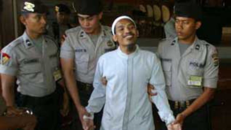 В Индонезии начался суд над организатором теракта на Бали
