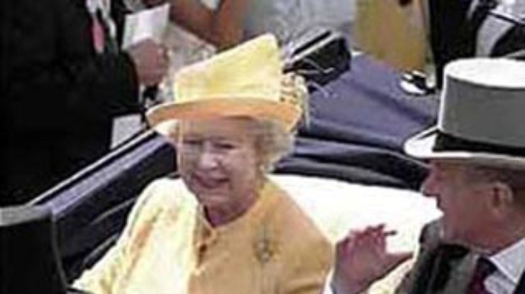 Королеву Великобритании сравнили с буханкой хлеба