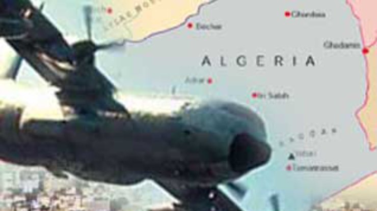 В Алжире самолет упал на жилые дома, есть многочисленные жертвы