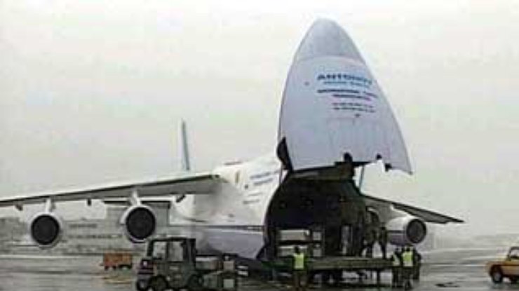Задержанный АН-124 "Руслан" остается в Канаде. Экипаж возвращается на родину