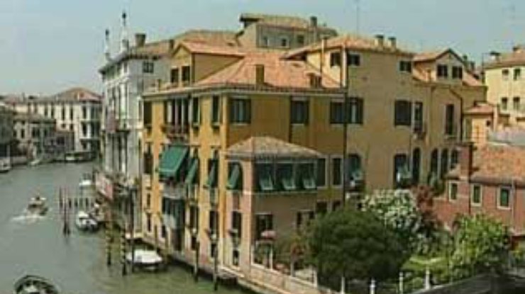 Венецианцы пытаются спасти культурное наследие города
