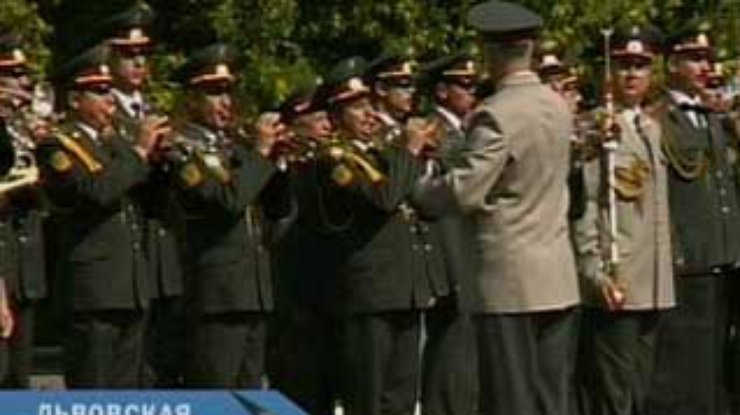 На Яворовском полигоне состоялась церемония закрытия учений "Щит мира-2003"